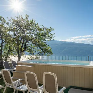 Piccola Meraviglia Sul Garda Vakantiehuis Muslone
